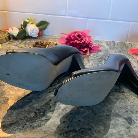 Ladies black high heels by spasm and Libby. Size 6M - Picture 5 of 6